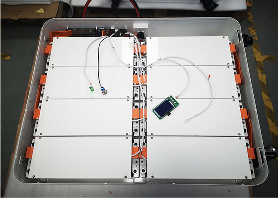 Batterie au lithium modulaire de stockage à la maison de 51.2V 400Ah 20kWh avec la conception de support de roue
